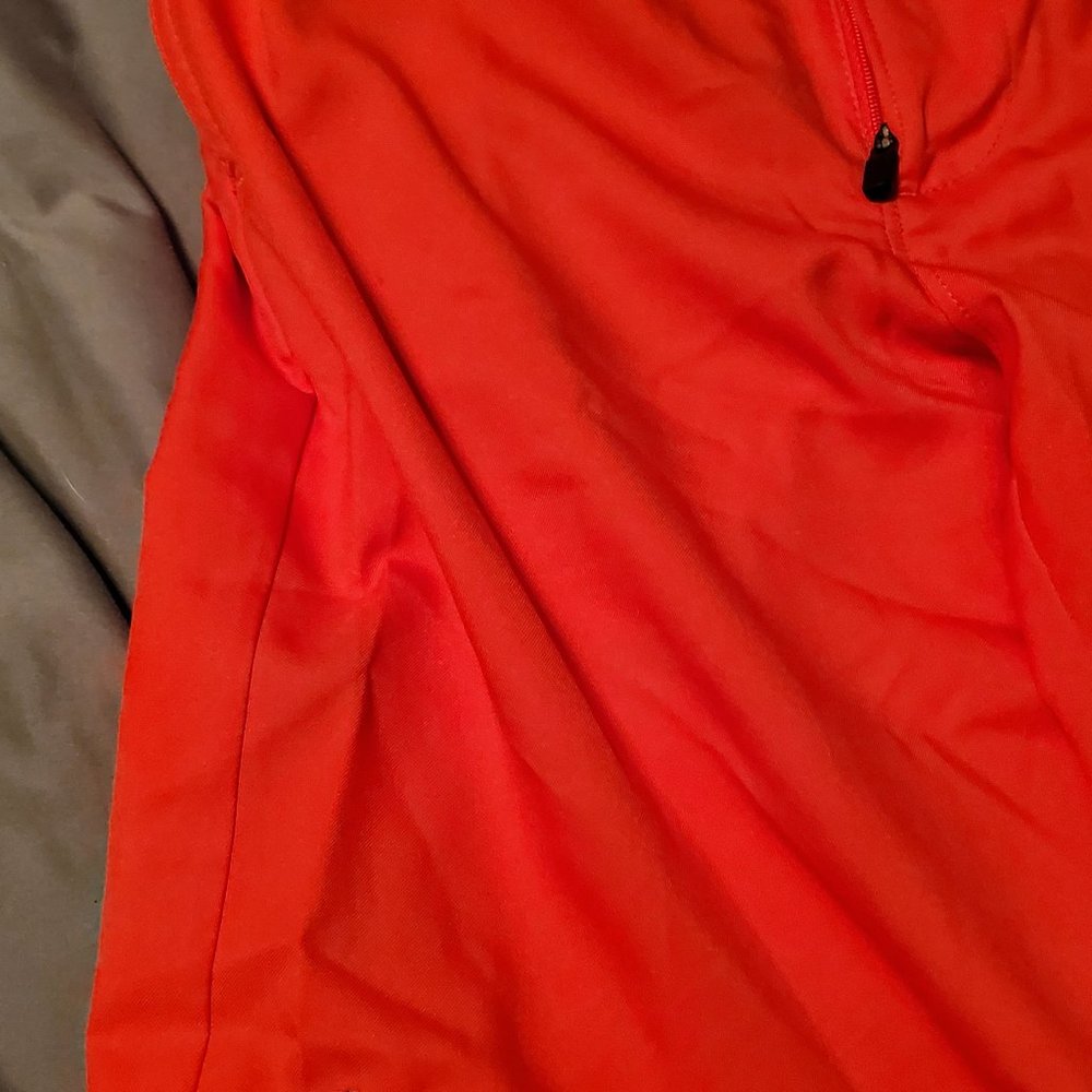 Lot of Under Armour YMD Red Shorts & CG long sleeved Athletic Green Shirt Medium - Picture 2 of 5